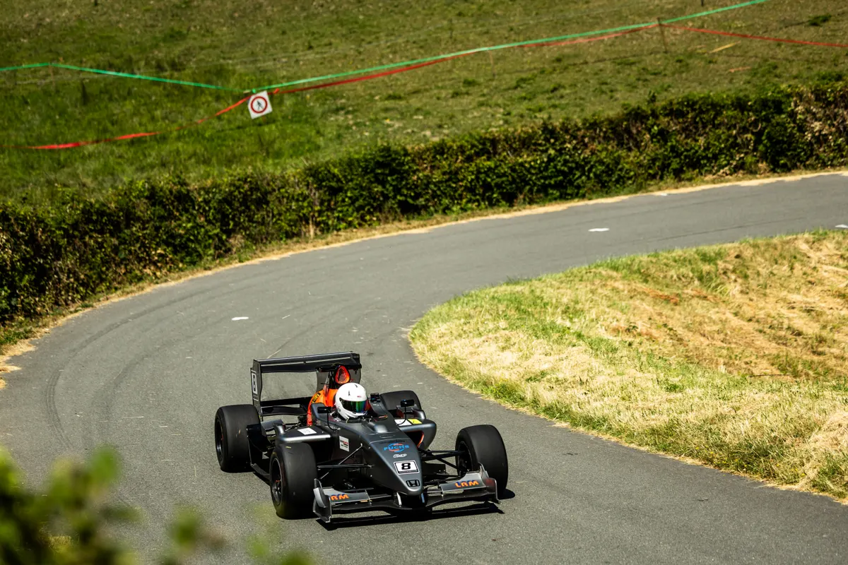 David Diebold dans une courbe au volant de sa monoplace. Marchampt 2026.