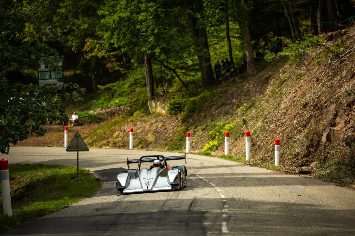 Tom Diebold au volant de la Norma dans une courbe en forêt. Turckheim 2026.